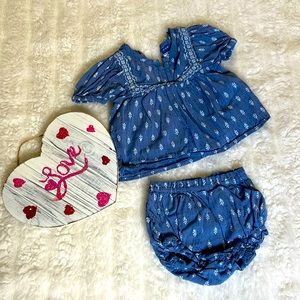 Baby Girl  outfit blue jeans with white flowers 6 to 12 months